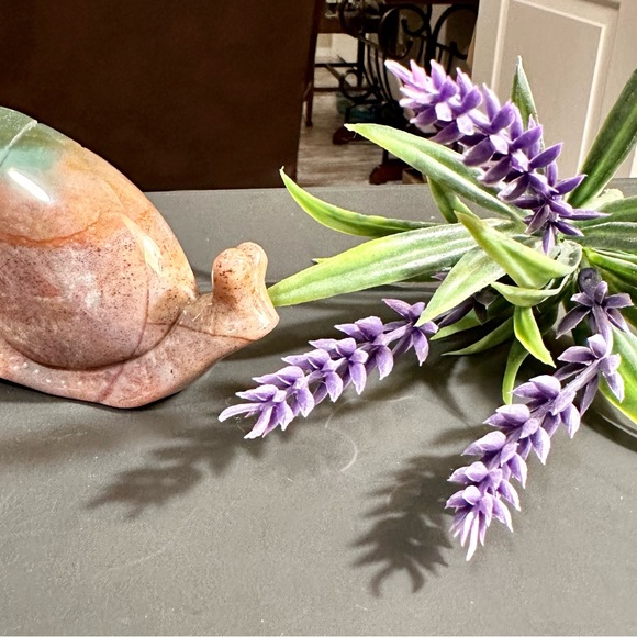 Hand carved Moss Agate Snail - Picture 2 of 2